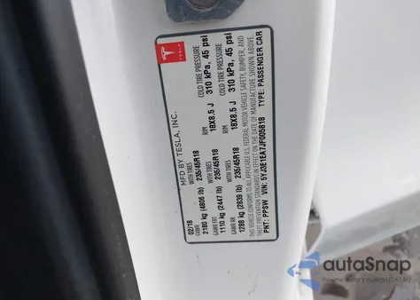 2018 Tesla Model 3 Long Range/Mid Range z USA, uszkodzony, nr VIN 5YJ3E1EA7JF005818